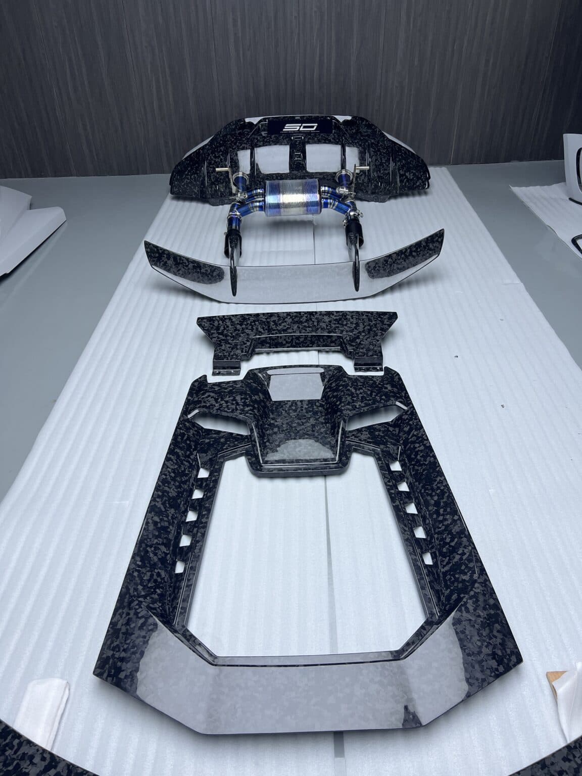 Lamborghini Huracan LP610-4 Spyder Exterior Parts Carbon Fiber Conversion Kits view 3