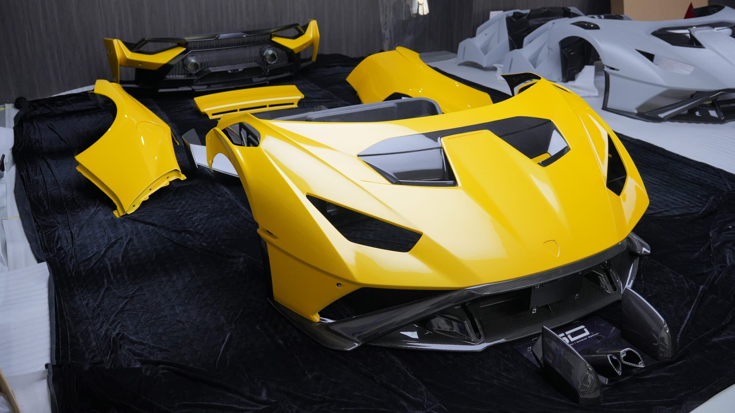 Lamborghini Huracan LP610-4 Spyder Exterior Parts Carbon Fiber Conversion Kits view 12