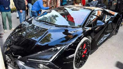 High‑Profile Lamborghini Crash in Kanpur Raises Controversy