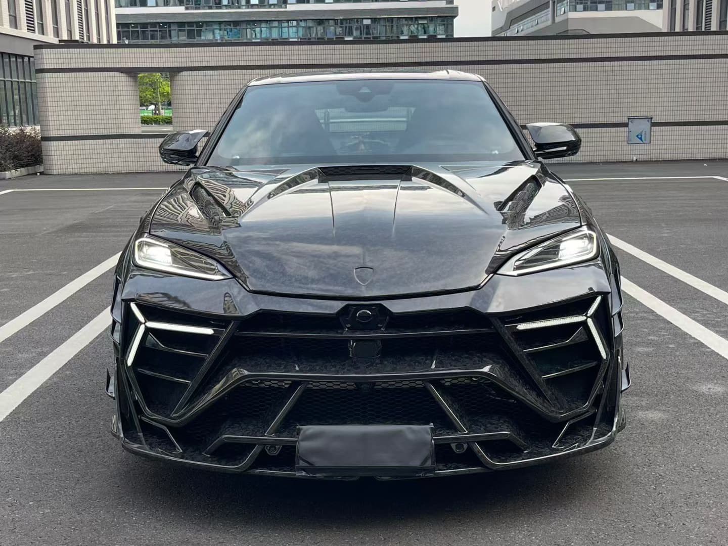 Lamborghini Urus SE Carbon Fiber Widebody Kit — Spoilers & multi-element rear wing