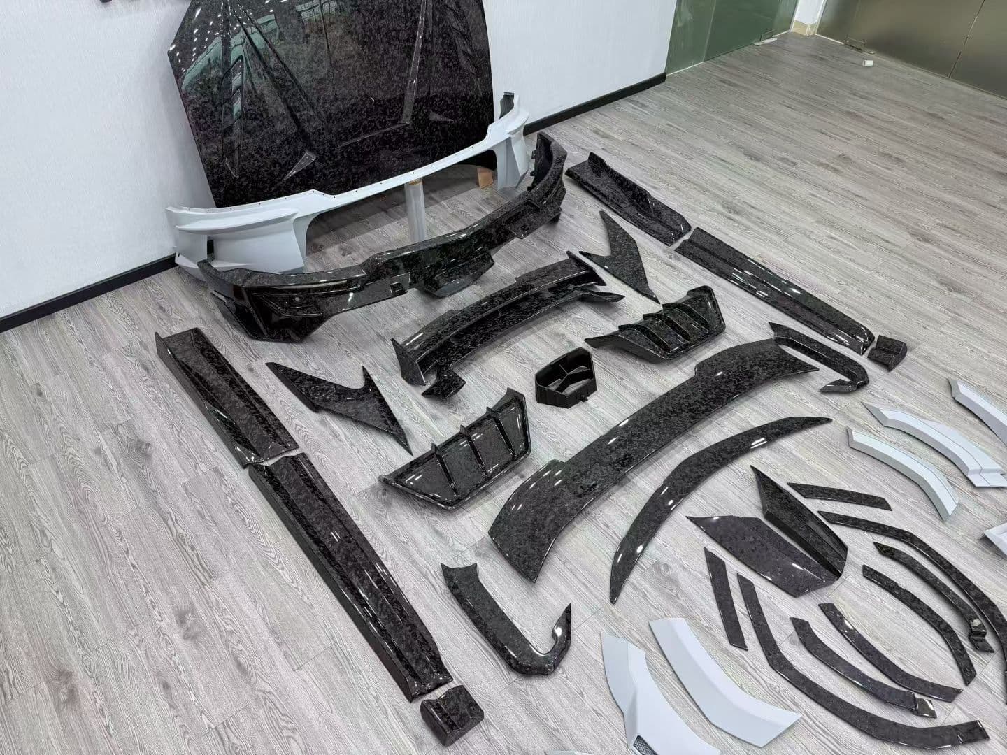 Lamborghini Urus SE Carbon Fiber Widebody Kit gallery image 14