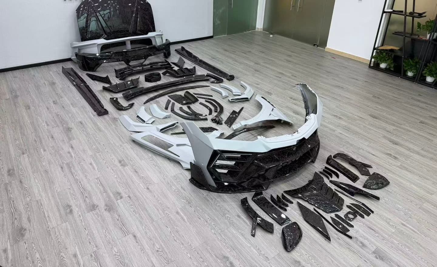 Lamborghini Urus SE Carbon Fiber Widebody Kit gallery image 17