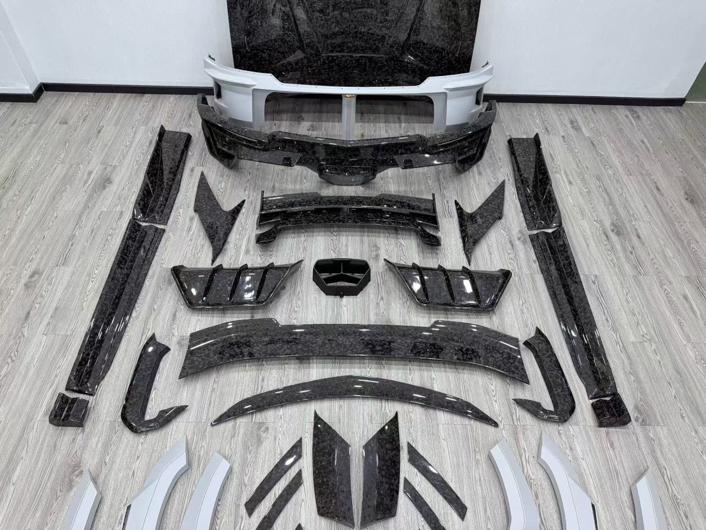 Lamborghini Urus SE Carbon Fiber Widebody Kit — Vents, trims & aero inserts