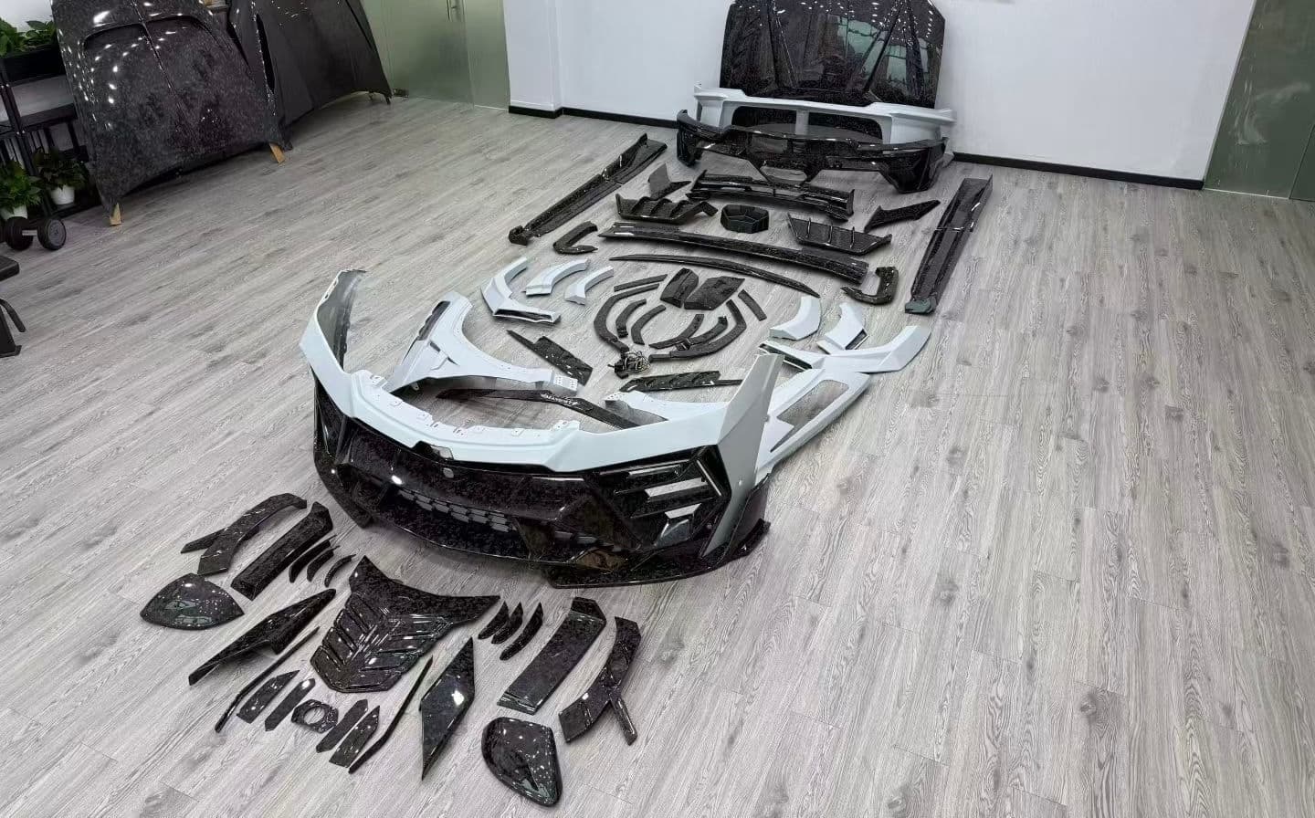 Lamborghini Urus SE Carbon Fiber Widebody Kit gallery image 15