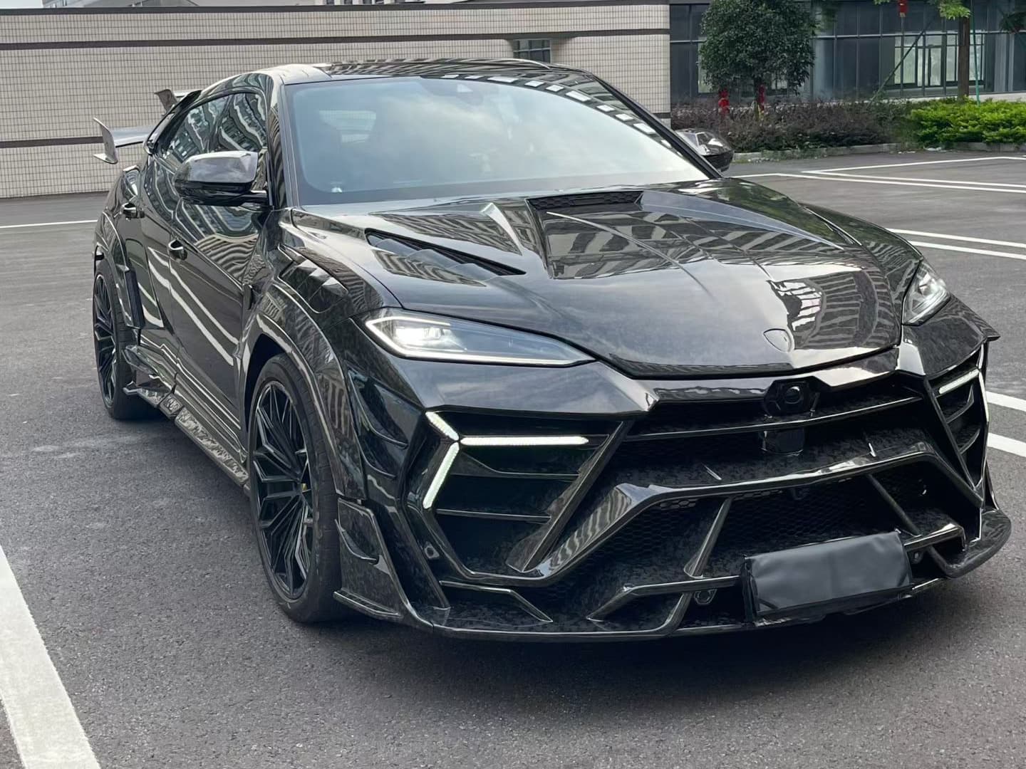 Lamborghini Urus SE Carbon Fiber Widebody Kit