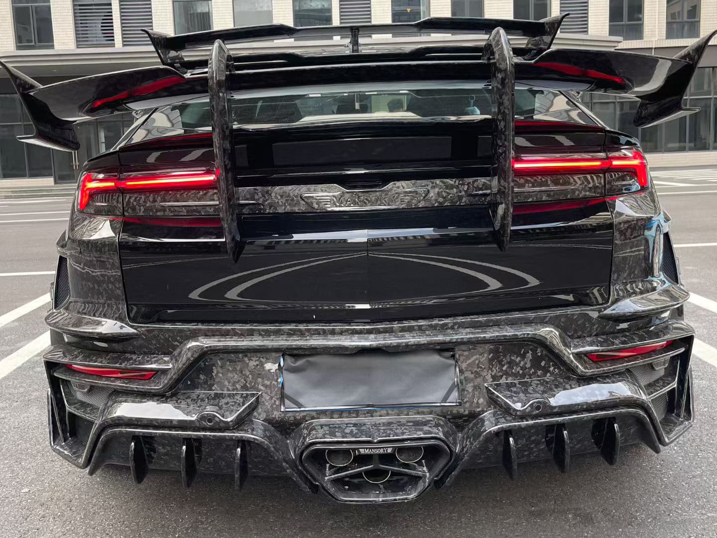 Lamborghini Urus SE Carbon Fiber Widebody Kit — Side skirts & lower extensions